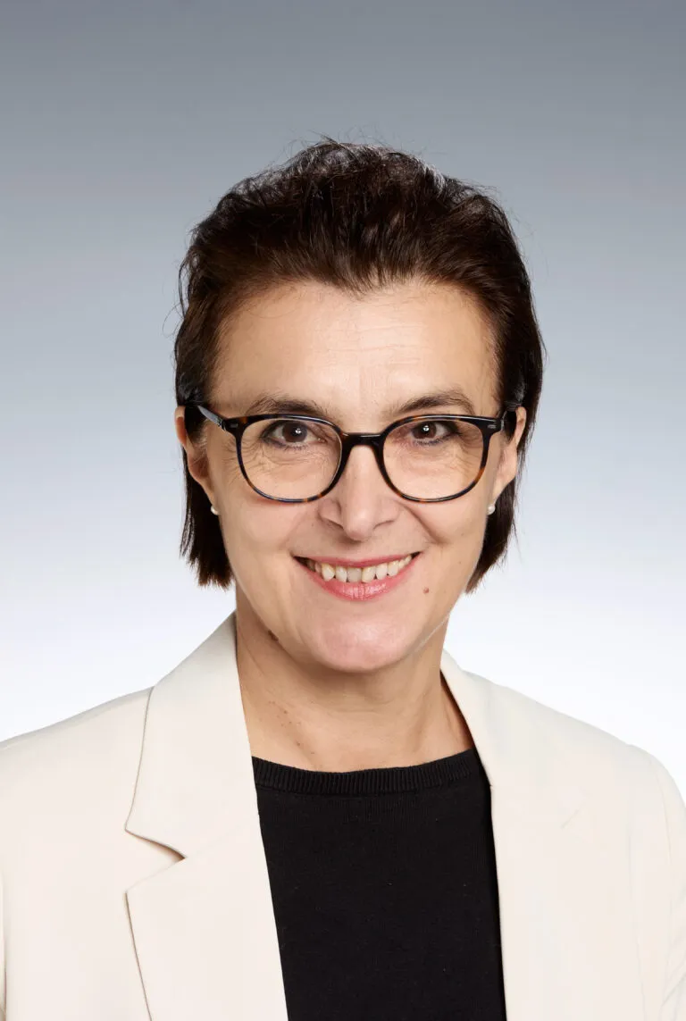 Mag. Elisabeth Hummer
